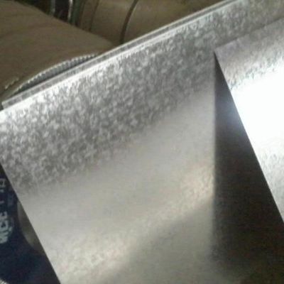 Länge 2000-6000 mm Verzinkte Eisenplatte Haut Durchgang Oberfläche Finish